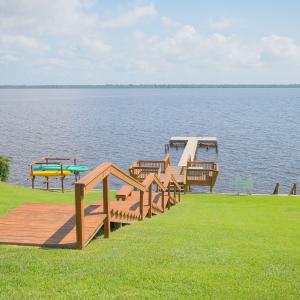 7. Common Area dock Black Rock