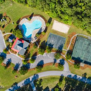 07 Clubhouse with pool and sports courts