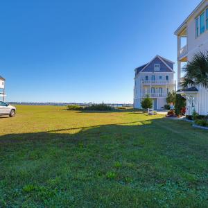 Vacant waterfront lot