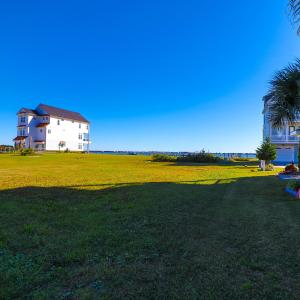 Vacant waterfront lot