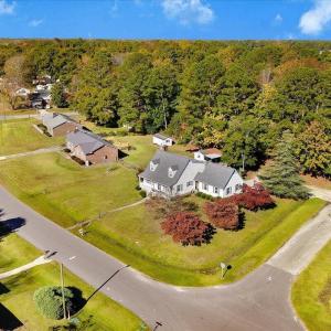 17-Country Squire Rd-17