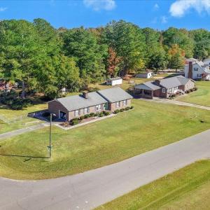 25-Country Squire Rd-25