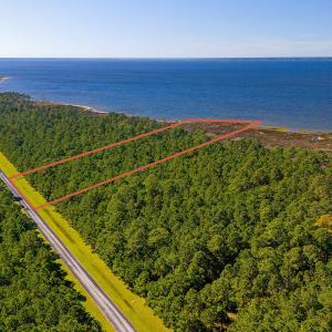 Waterfront lot in Merrimon Bay
