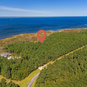 Waterfront lot in Merrimon Bay