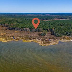 Waterfront lot in Merrimon Bay