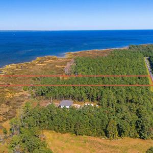 Waterfront lot in Merrimon Bay