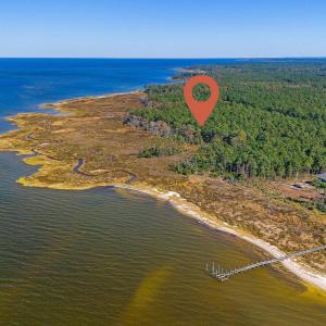 Waterfront lot in Merrimon Bay