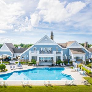 pool-clubhouse-01