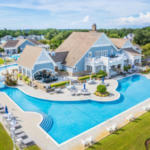 pool-clubhouse-02