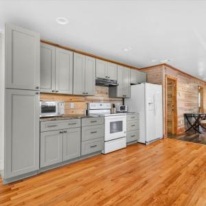 lots of cabinetry