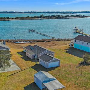 Waterfront Home in Newport