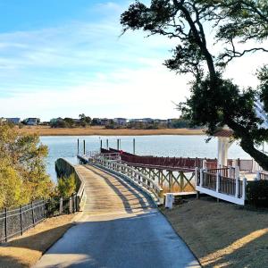 Deep water boat launch