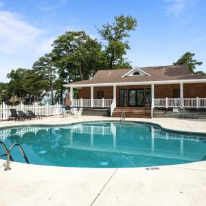 Community Club House & Pool