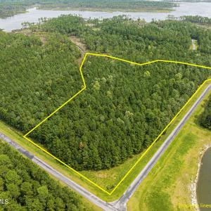 15 Paradox Point Drive, Aurora, NC 27806