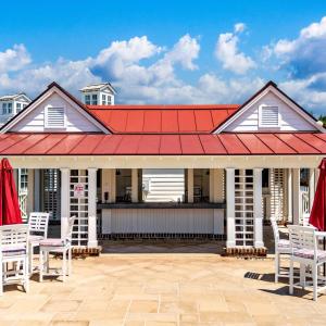 020_Poolside Bar & Outdoor dining