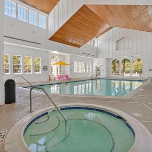 Grand Manor Clubhouse