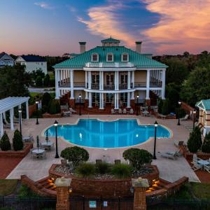 Clubhouse & Pool