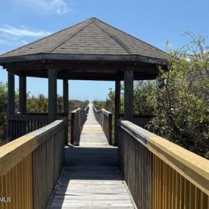 250Bl02105 - Private Community Gazebo wi