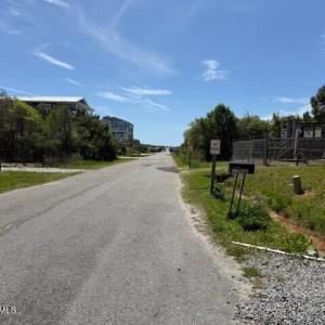 250Bl02105 - Street to Beach from Drivew