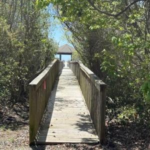 250Bl02105 - Private Community Walkway t