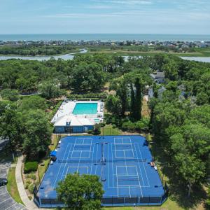 Oyster Harbour pool & tennis courts