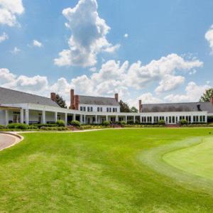 2 Golf Club & Grill