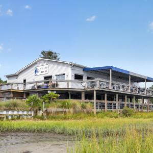 The Sailfish Canal side Dining Porch