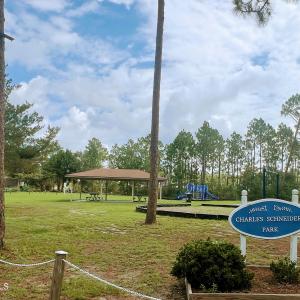 Charles Schneiders Park