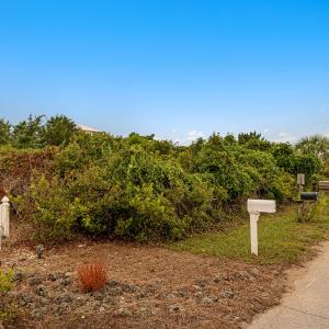Vacant lot on Wyndtree Dr