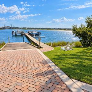 Sunny Waterfront Dock Retreat