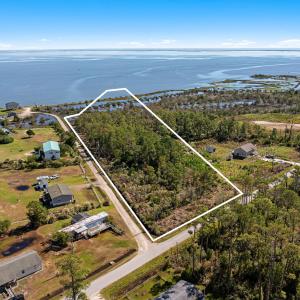 Waterfront vacant lot in Stacy