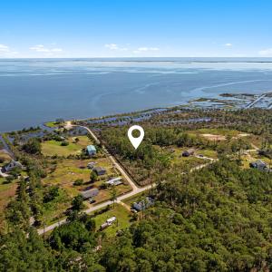 Waterfront vacant lot in Stacy