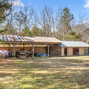 4-Bay Shelter with Wired Workshop