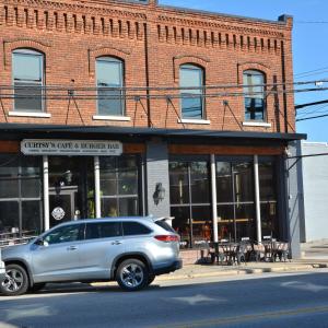 Curtsy's Cafe & Burger Bar