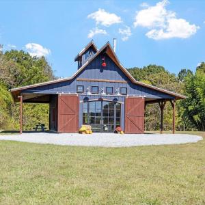 2019 Barn 16