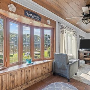 Enter Into Large Family RM W/Bay Window