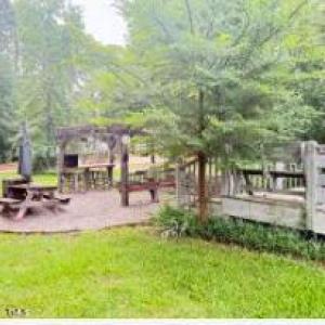 Pergola & hot tub