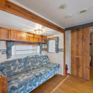 1561 Sagamore Seating