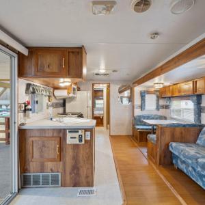 1561 Sagamore Interior