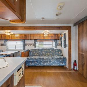 1561 Sagamore Interior