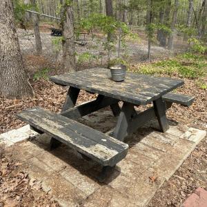 Picnic table