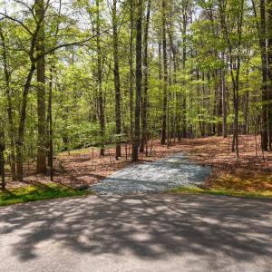 Driveway entrance to Glen MIst