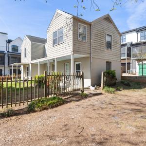 407 1/2 N Boylan