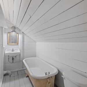 22-2728 Anderson Dr_8142