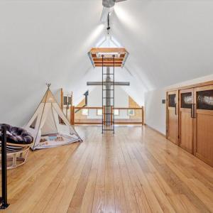 Cozy Loft with 2025 Improvements