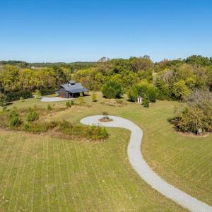 Circular Driveway to Homesite