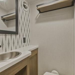 11_Bathroom1