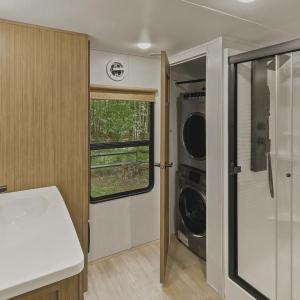 13_Bathroom2