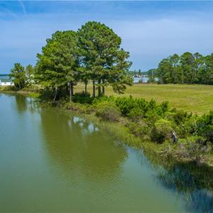 Open shoreline for expansive water views!