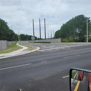 Entry from London Bridge/Road runs parallel to property
